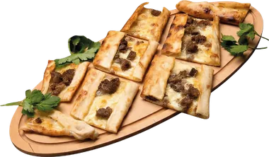 Kavurma Kaşarlı Pide — taş fırında pişmiş, servise hazır