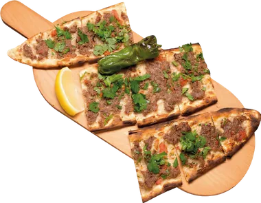 Kıymalı Pide — taş fırında pişmiş, servise hazır