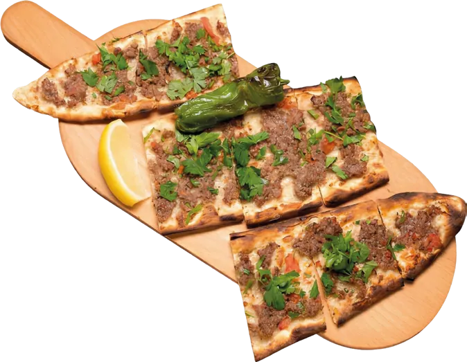 Kıymalı pide — kalın hamur üzerine yayılmış kıyma harcı